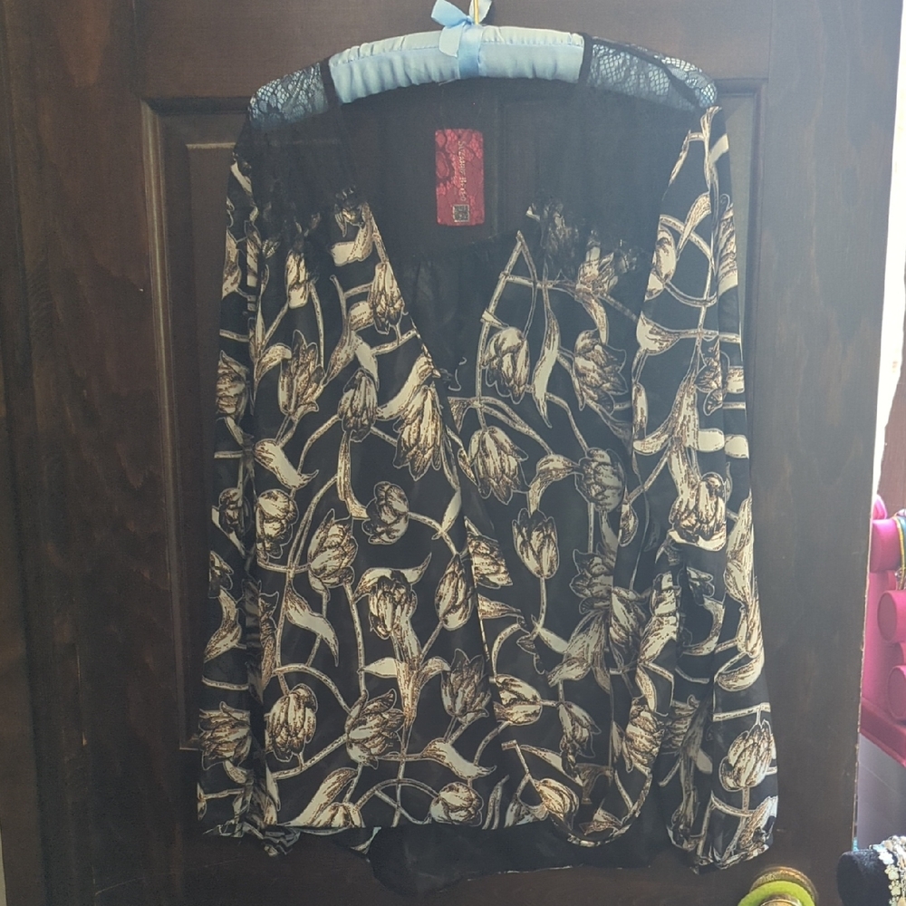Suzanne Betro Black and Cream Floral Blouse